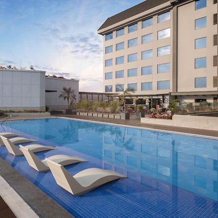 ホテル Courtyard By Marriott シロン エクステリア 写真