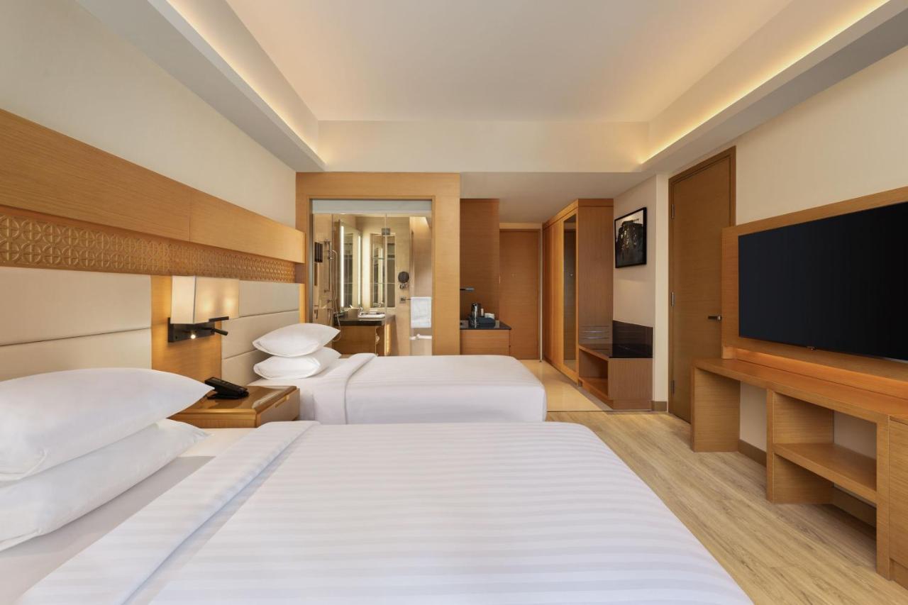 ホテル Courtyard By Marriott シロン エクステリア 写真
