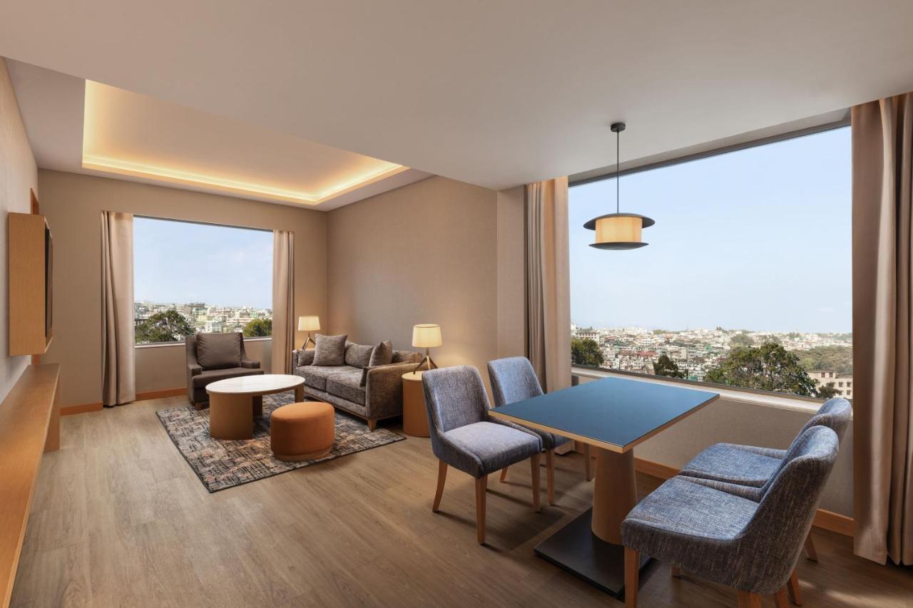 ホテル Courtyard By Marriott シロン エクステリア 写真