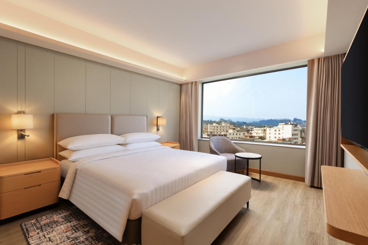 ホテル Courtyard By Marriott シロン エクステリア 写真