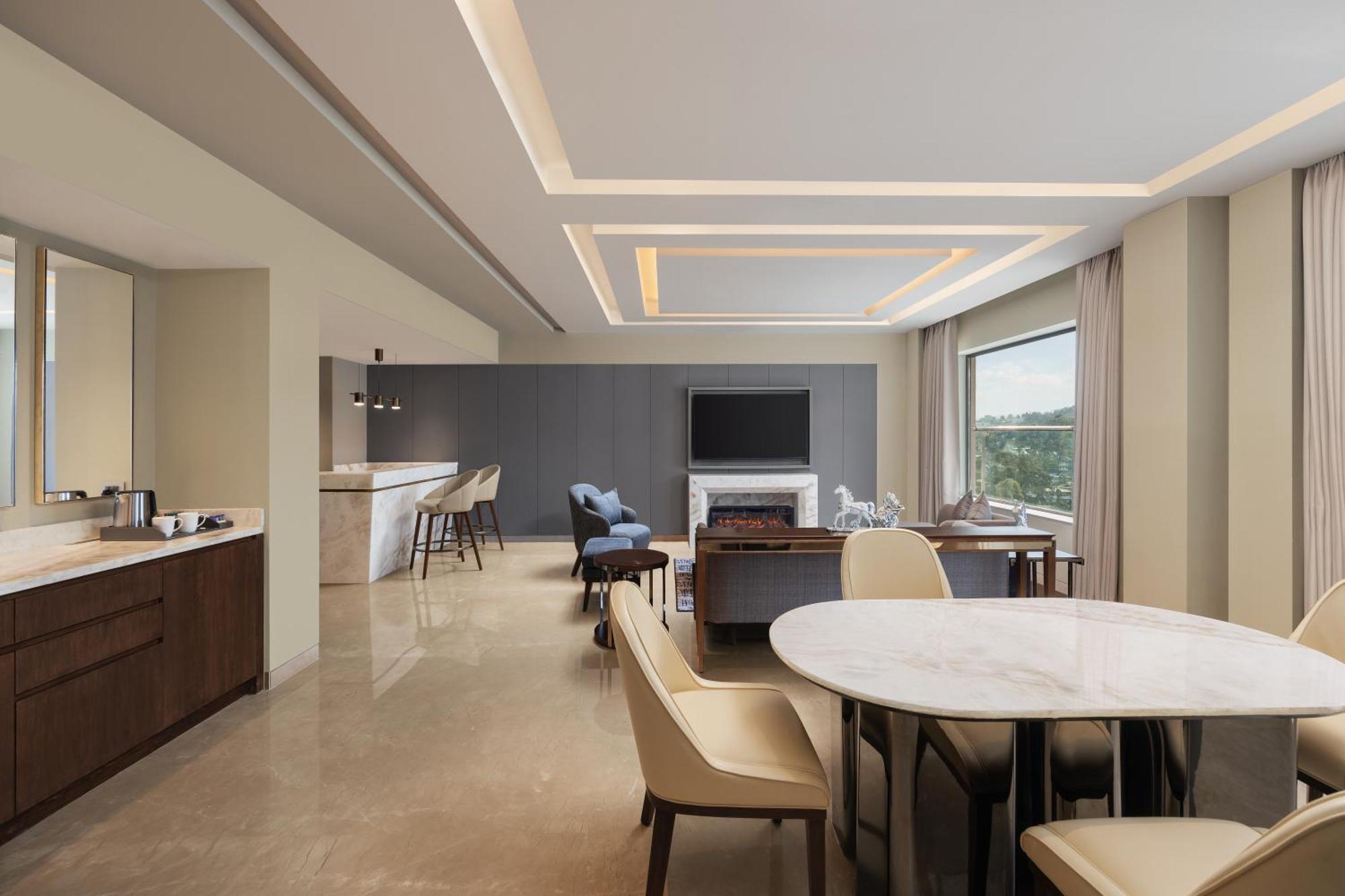 ホテル Courtyard By Marriott シロン エクステリア 写真