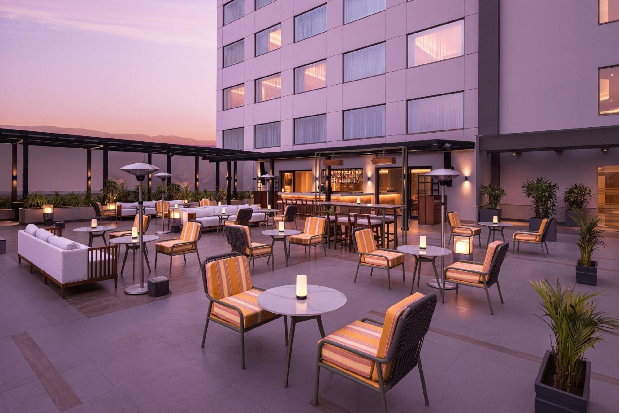 ホテル Courtyard By Marriott シロン エクステリア 写真