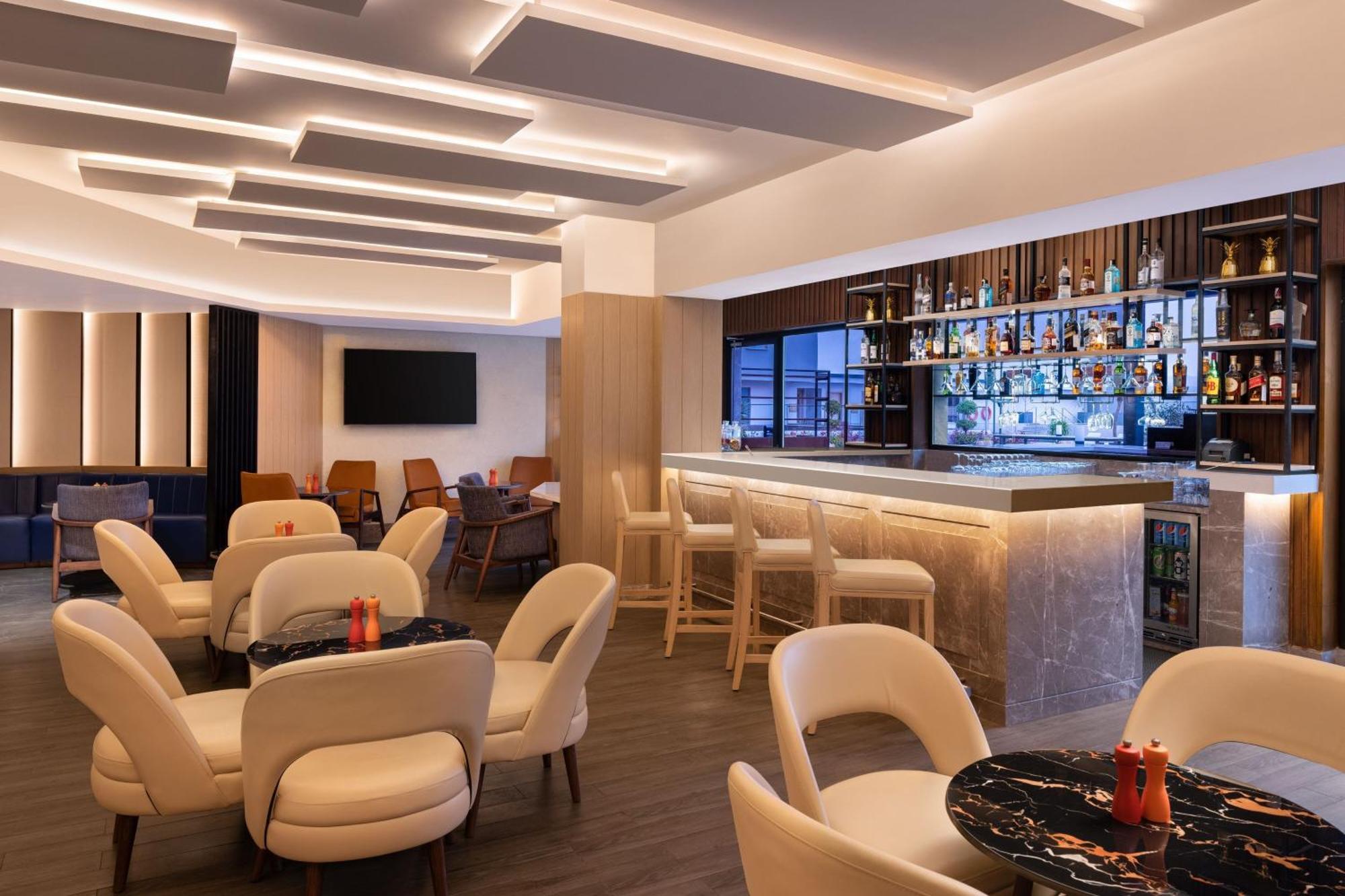 ホテル Courtyard By Marriott シロン エクステリア 写真