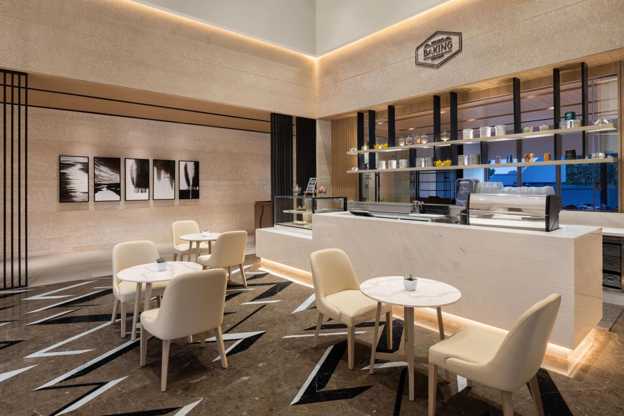 ホテル Courtyard By Marriott シロン エクステリア 写真