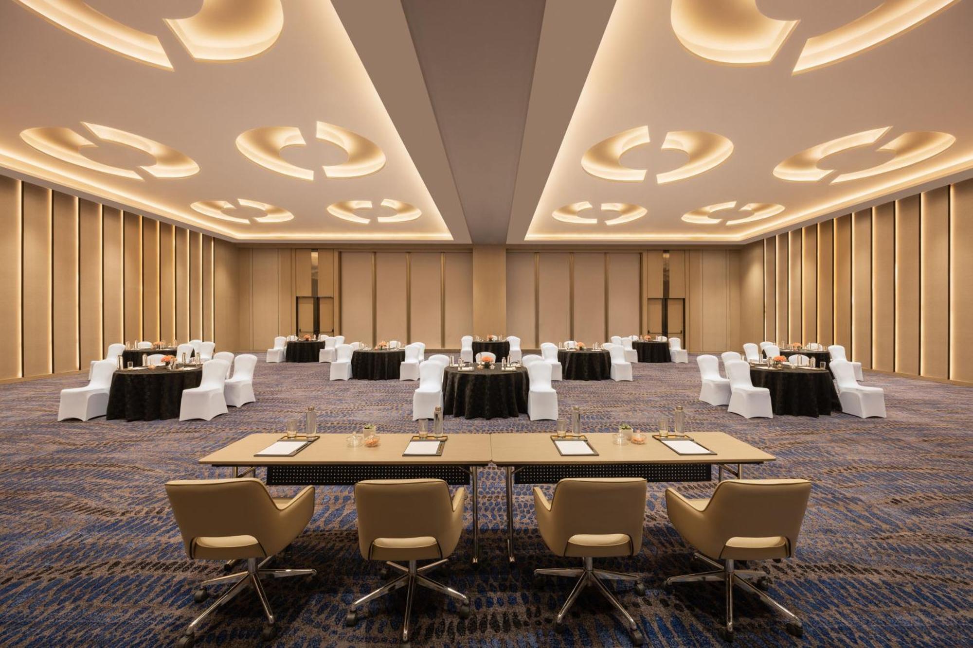 ホテル Courtyard By Marriott シロン エクステリア 写真