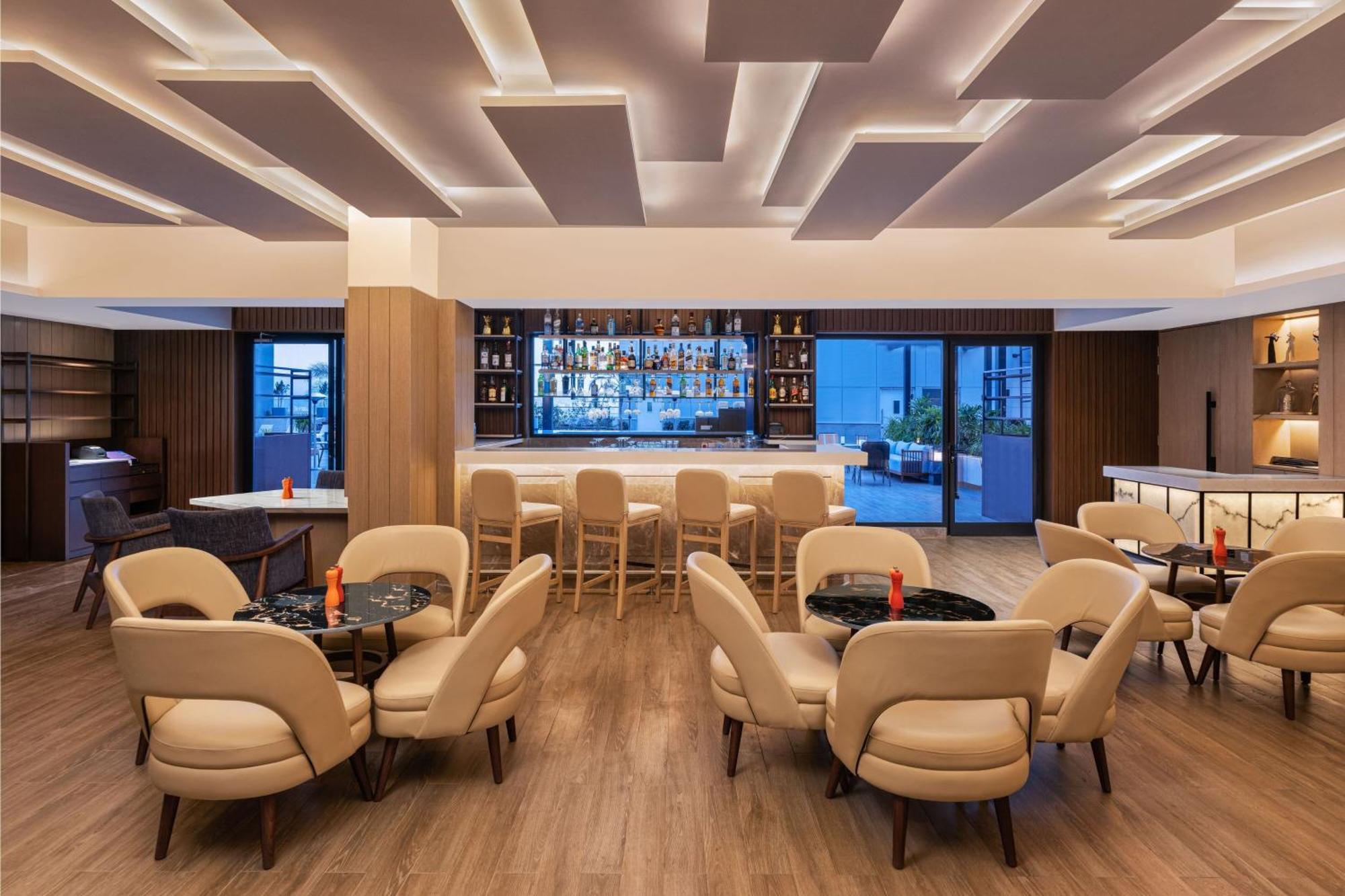 ホテル Courtyard By Marriott シロン エクステリア 写真